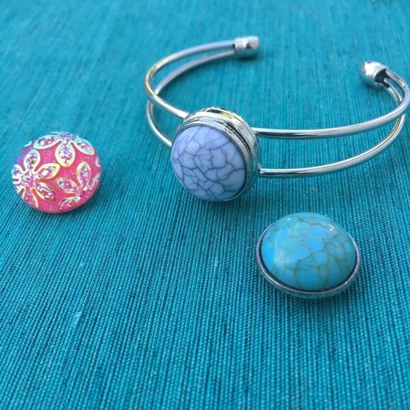 Unique Button Snap Bracelet w/ 3 buttons Silver - Picture 3 of 6